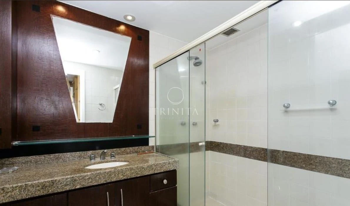 Duplex penthouse with 3 en-suite bedrooms and glass balcony — photo 42