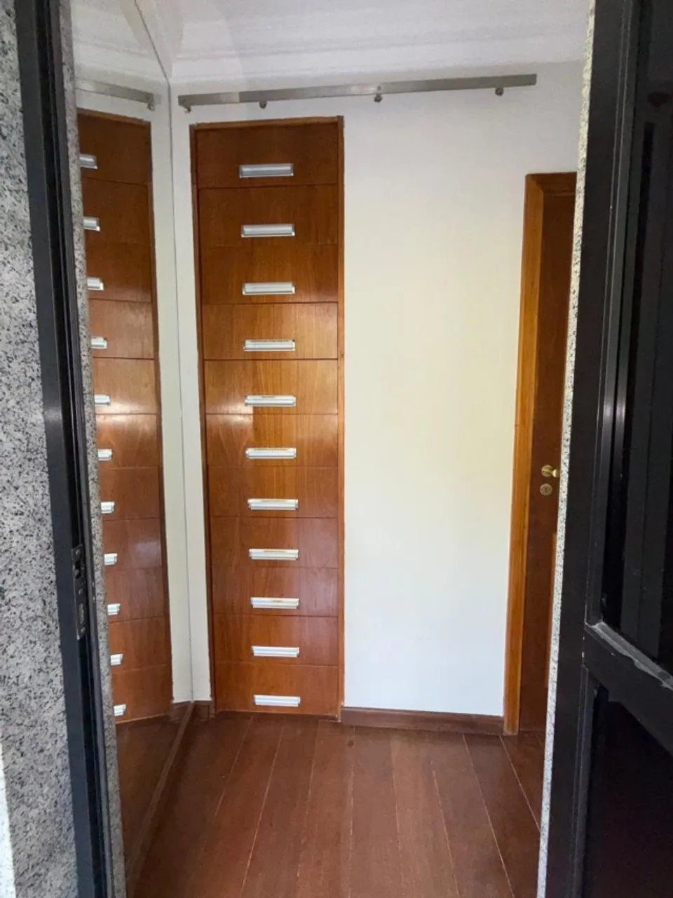 Apartamento com 4 quartos e 5 banheiros e sacada — photo 20