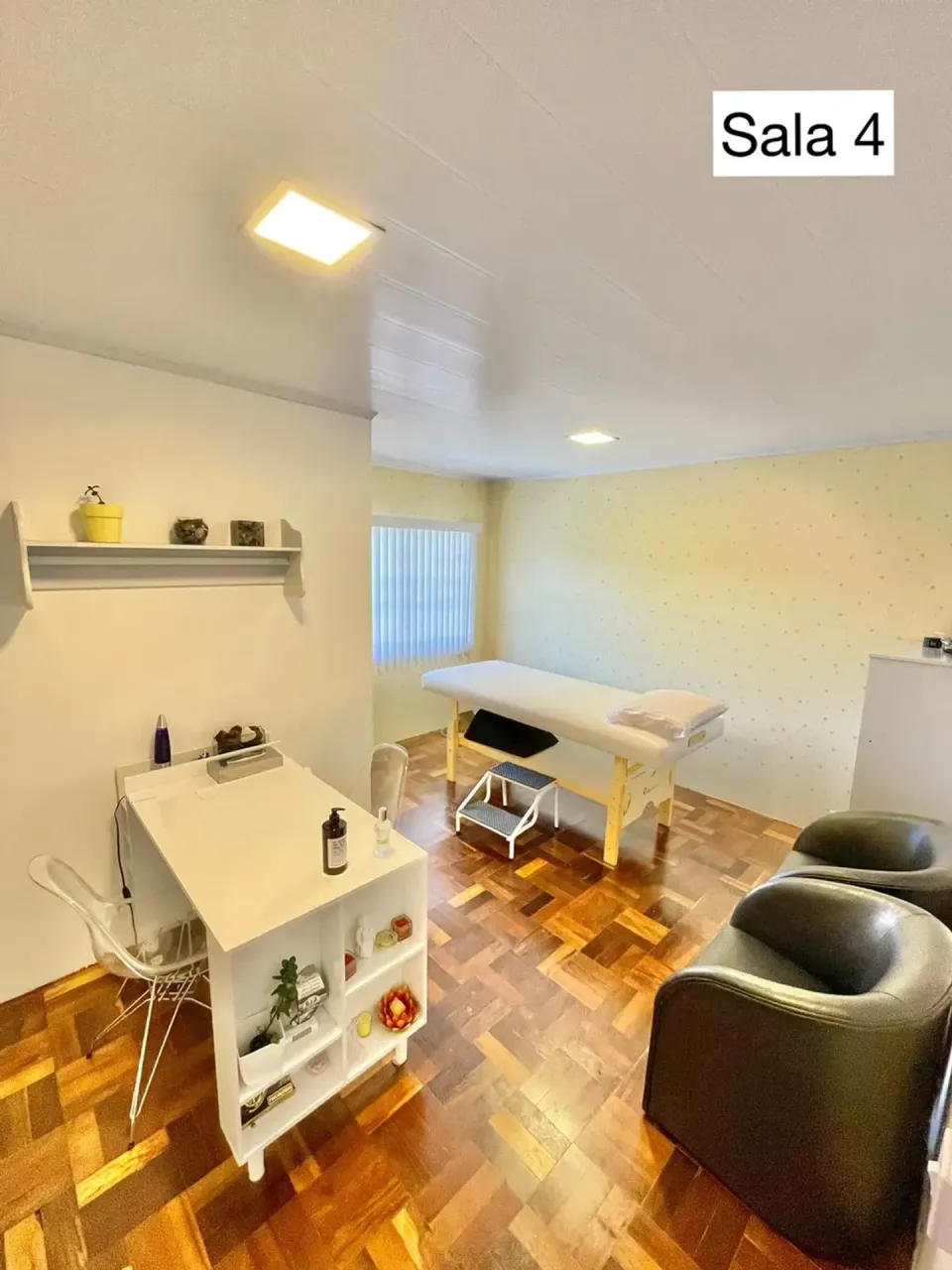 Glass-enclosed balcony in a 5-bedroom house, 357 m² — photo 6