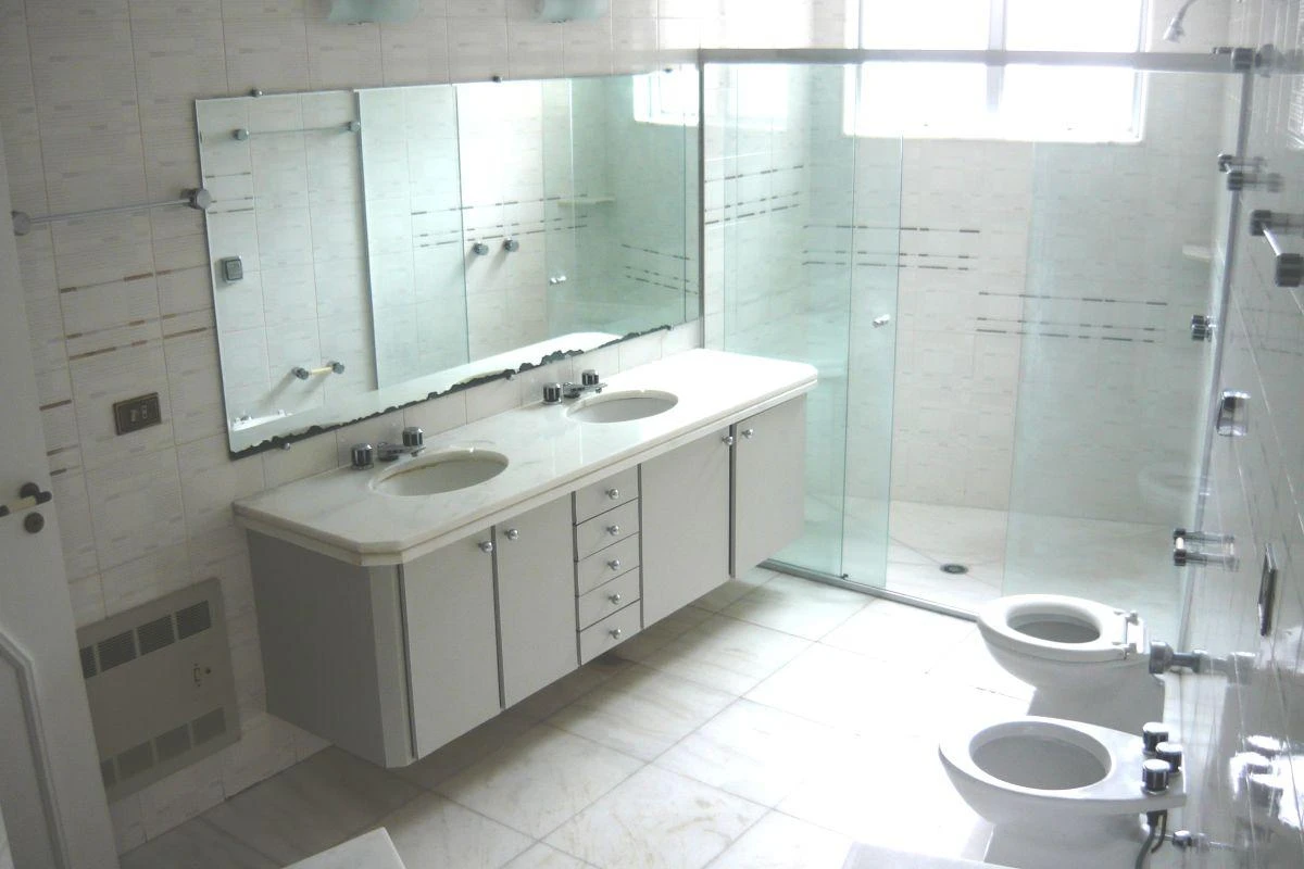 379 m² 4-bedroom apartment with balcony and built-in grill