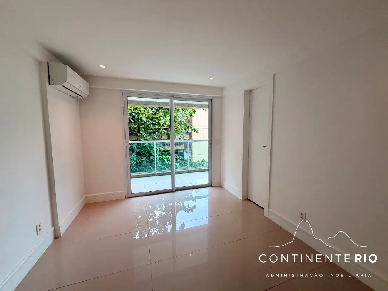 Apartamento de 4 quartos com janelas do piso ao teto, Leblon — photo 16