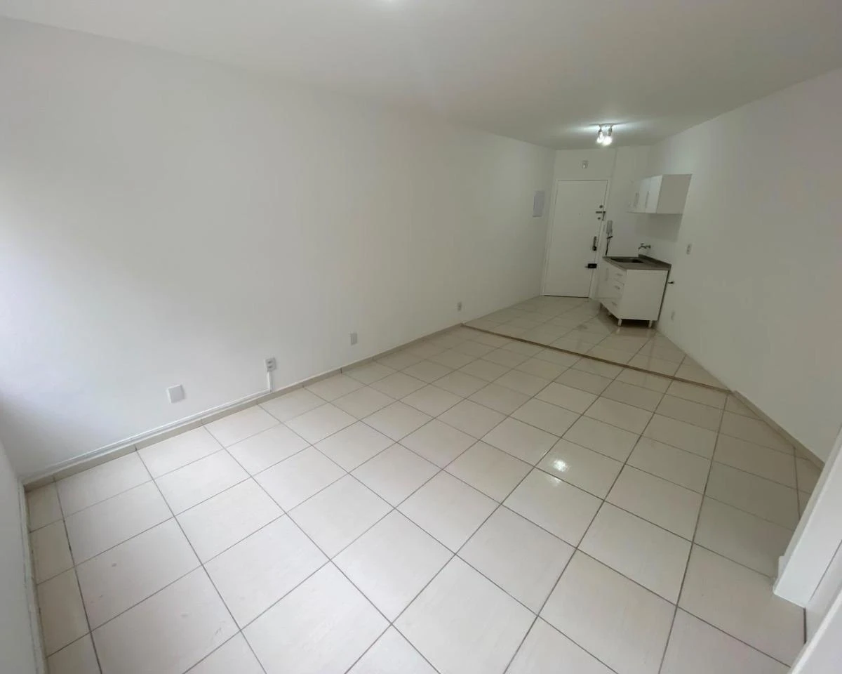 25 m² studio with fitted cabinets and air conditioning — photo 7