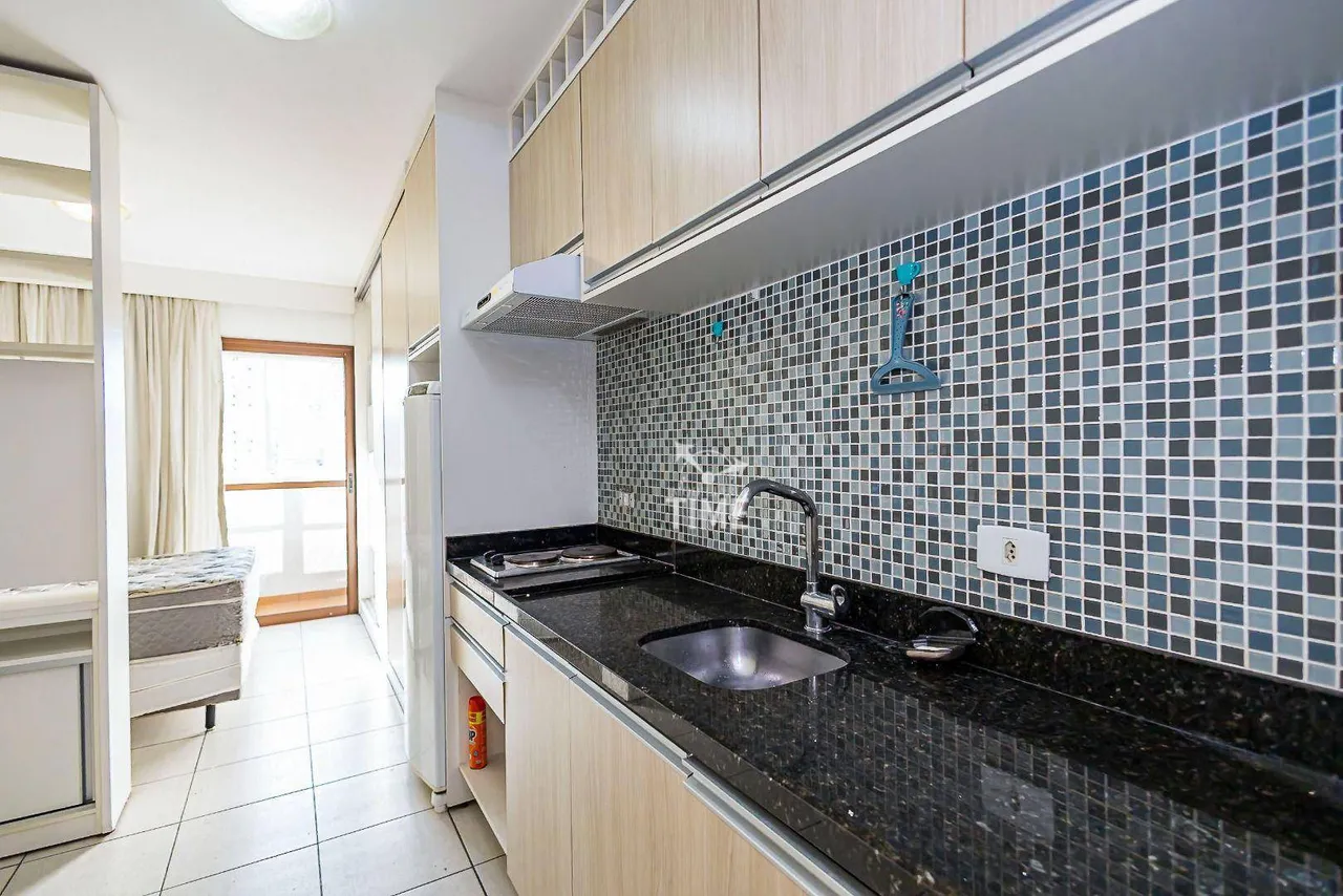 Furnished 1-bedroom apartment with open kitchen — photo 2