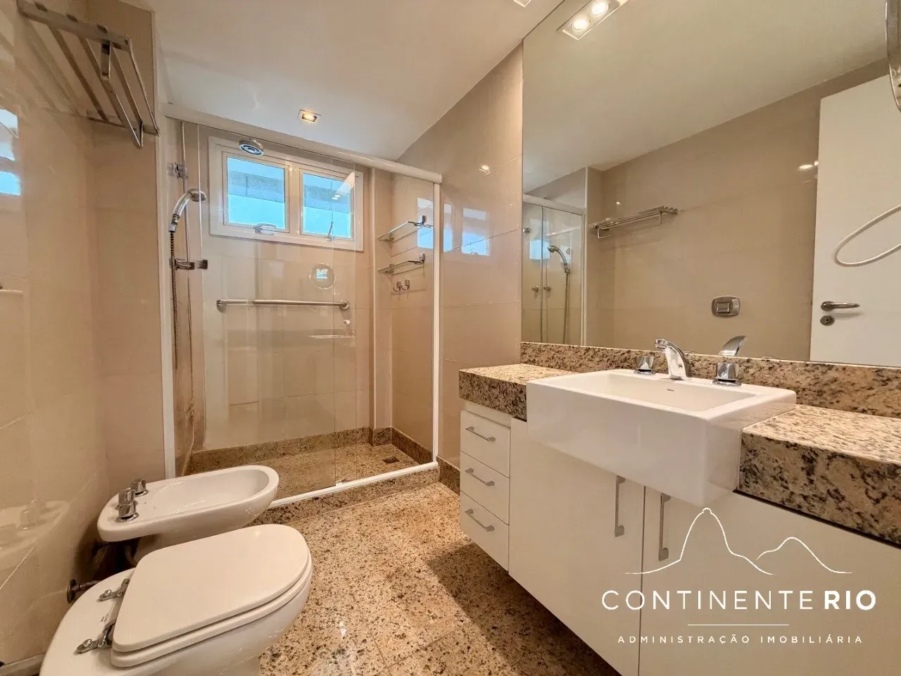 Apartamento de 4 quartos com janelas do piso ao teto, Leblon — photo 9