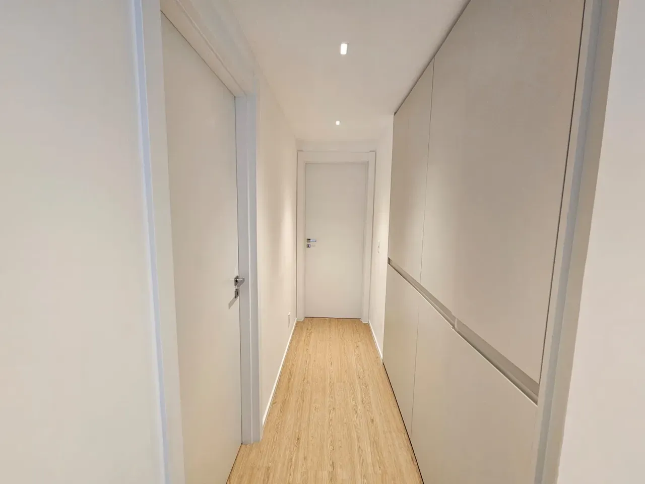 231 m² apartment with 3 bedrooms and 5 bathrooms — photo 28