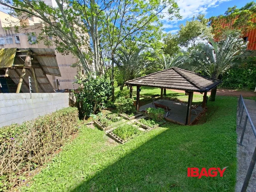 Furnished 95 m² apartment with 2 bedrooms and a desk — photo 22