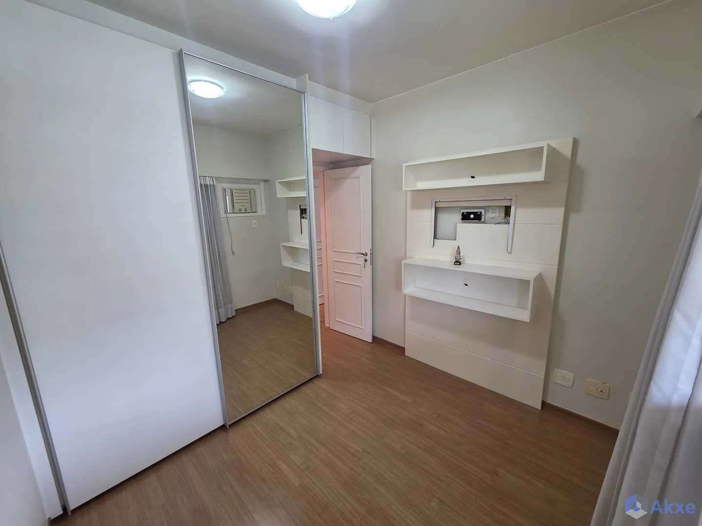 2-bedroom apartment with an enclosed glass balcony — photo 19