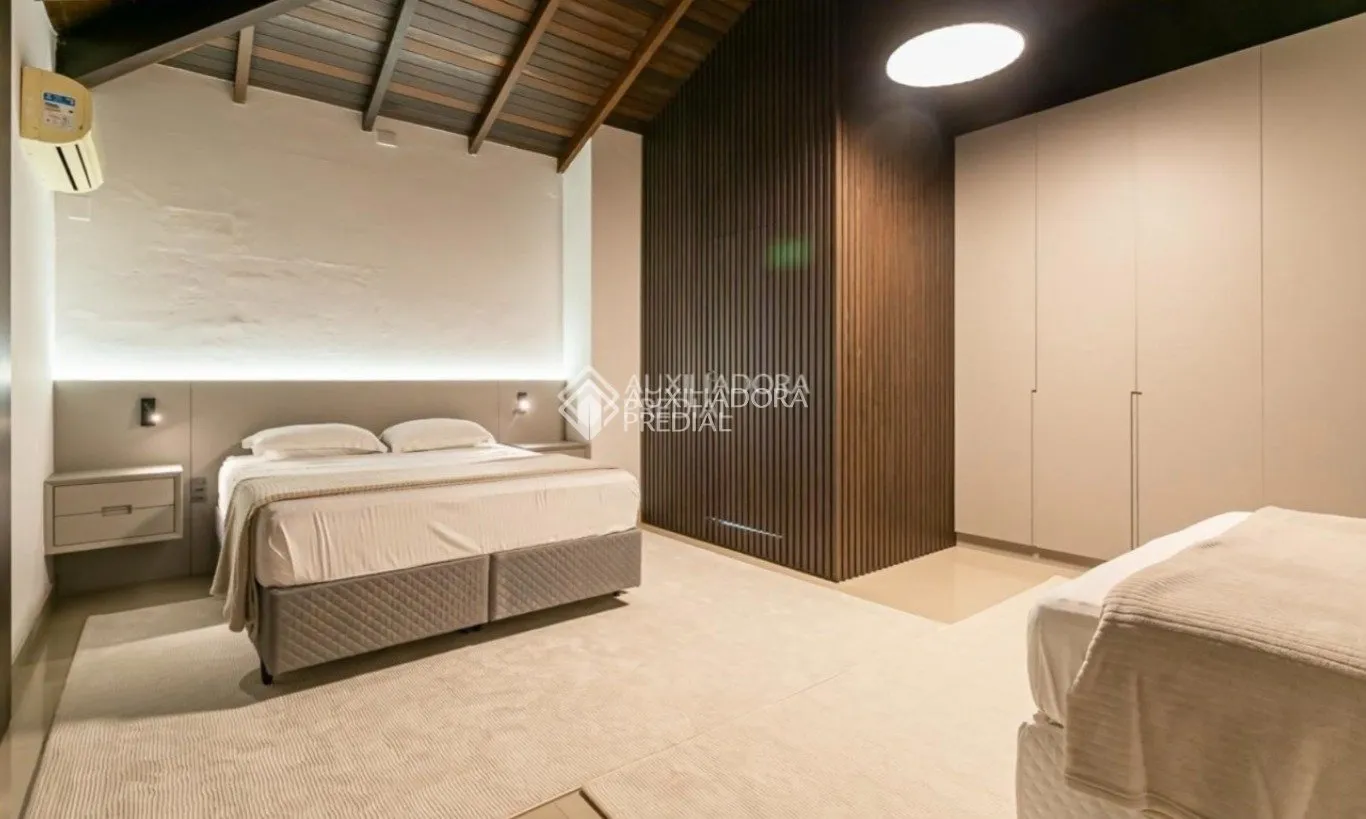 Furnished house with 6 en-suite bedrooms and 7 baths — photo 59