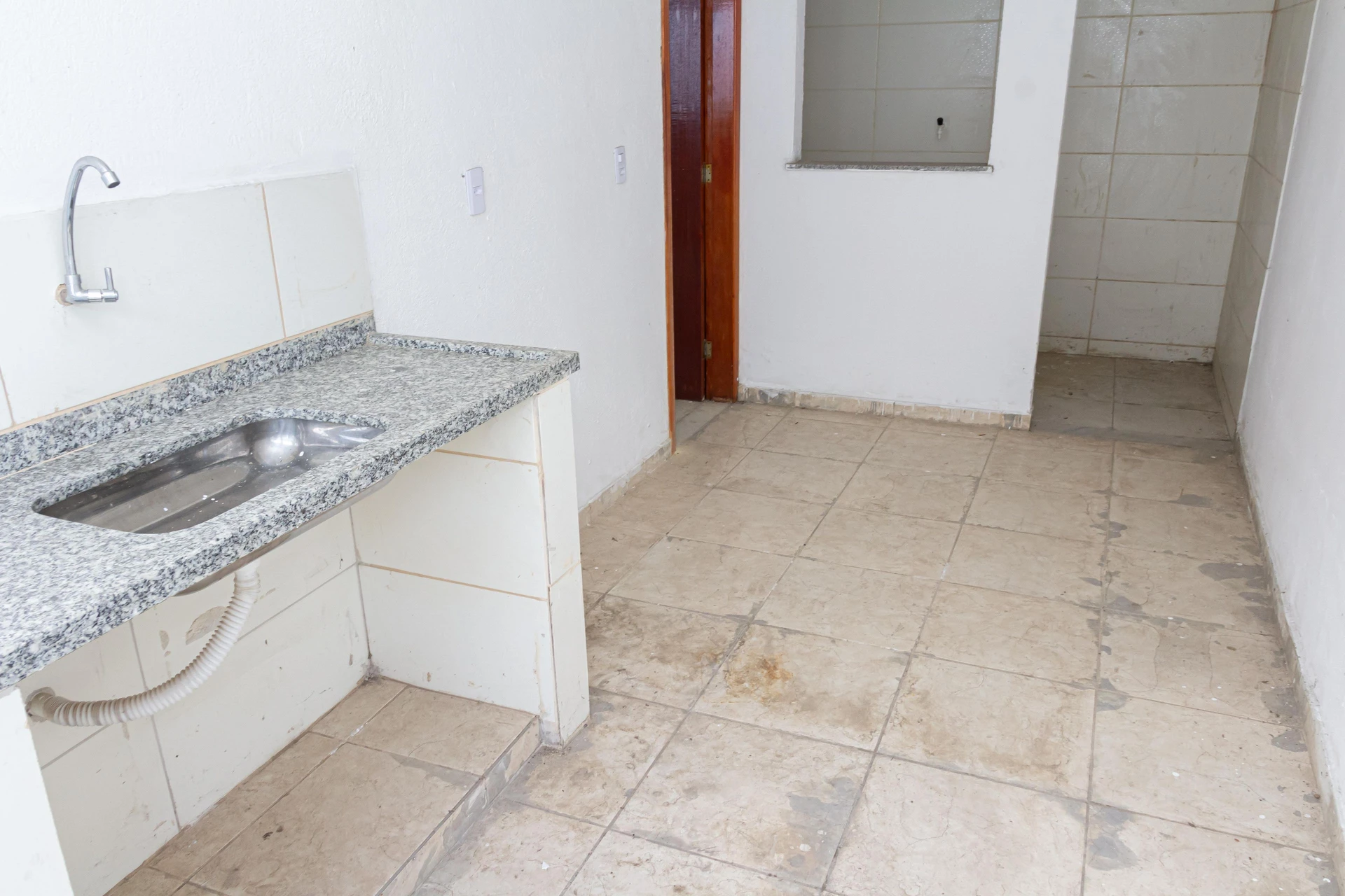 Studio unit with 1 bedroom, ensuite bathroom, private garden — photo 26