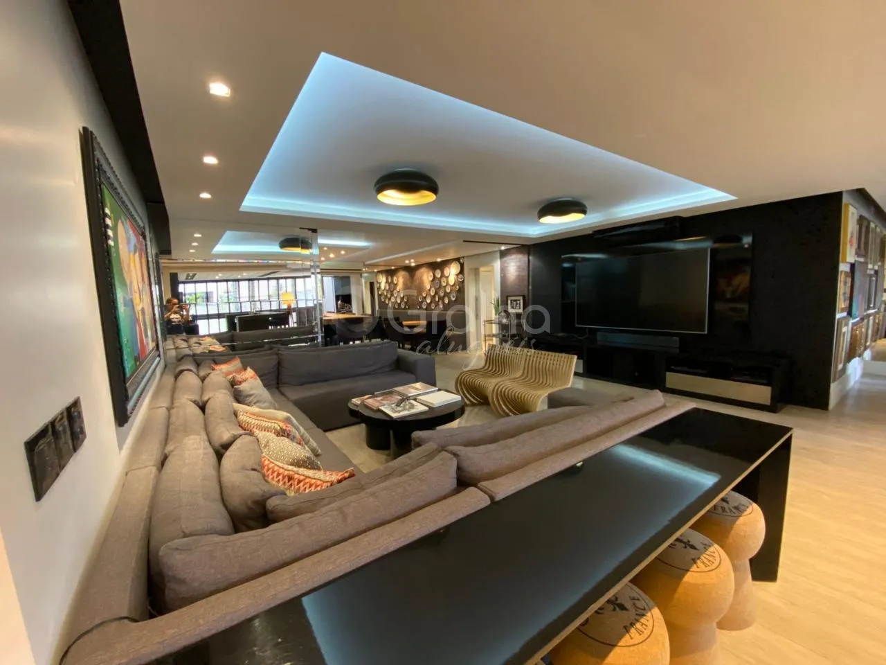 Мебльована квартира з 4 спальнями, 392 м² і 3 паркомісця