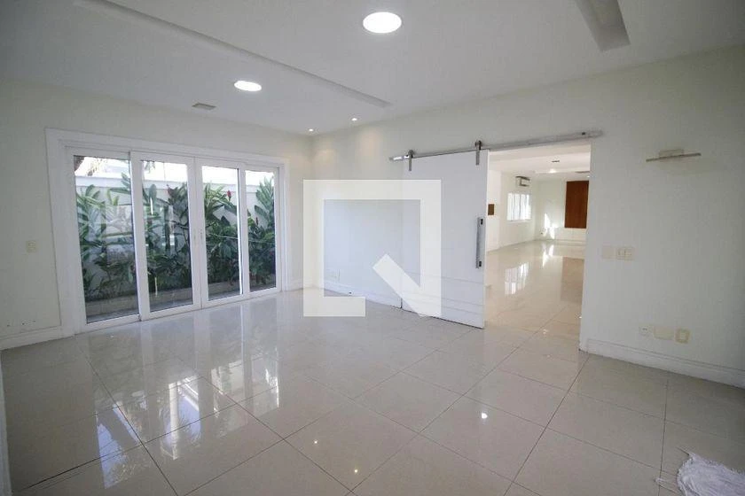 House with 4 en-suite bedrooms and 597 m², 4 parking — photo 20