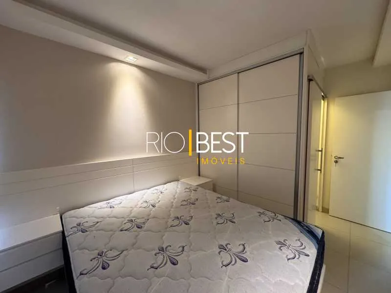 2-bedroom apartment with a glass-enclosed balcony — photo 3