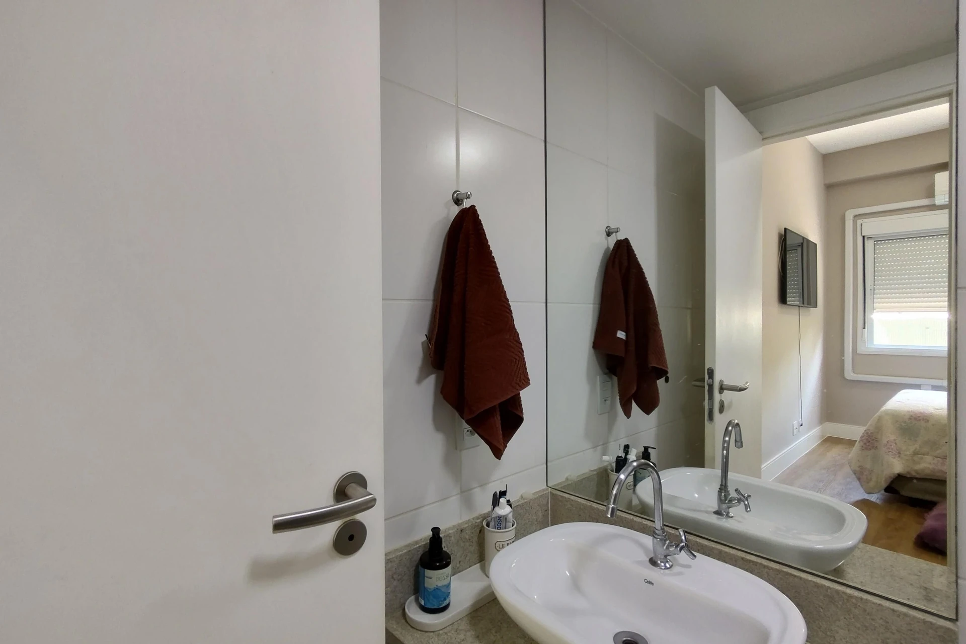 2-bedroom apartment in a building with a sauna — photo 80