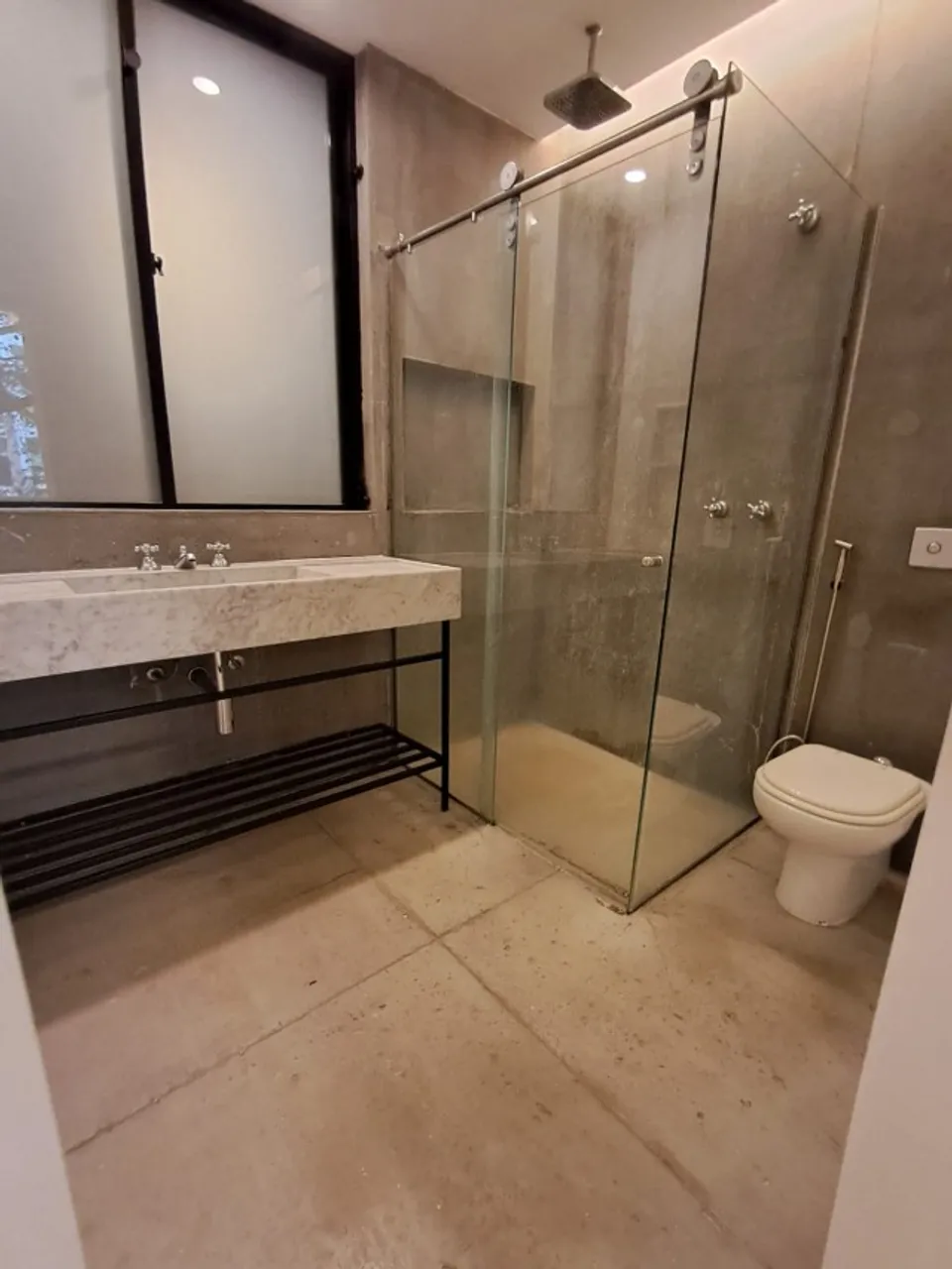 Деревянный пол или ламинат и 3 спальни: квартира 144 м² — photo 16