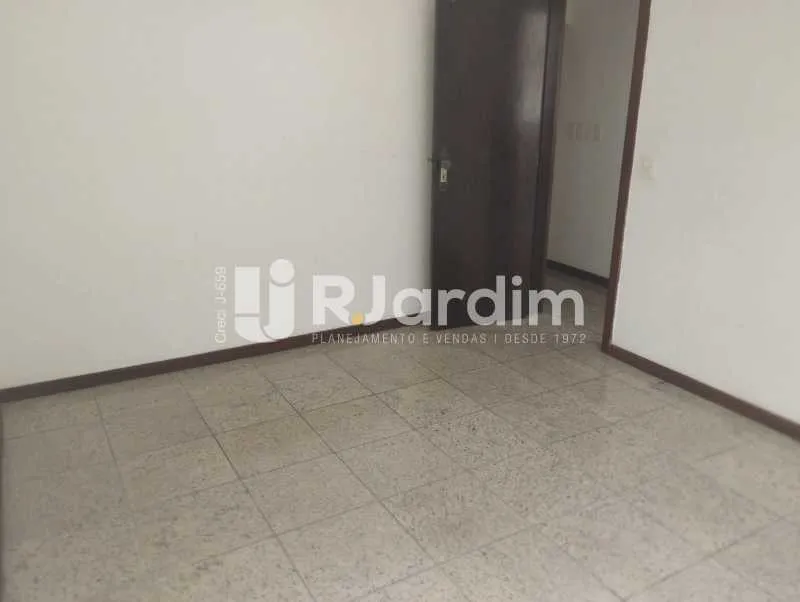 4-bedroom apartment with 200 m² on the 2nd floor — photo 6