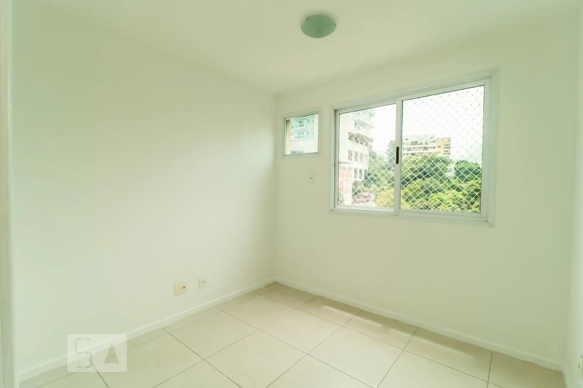 2-bedroom apartment with condo BBQ area and 1 parking spot — photo 3