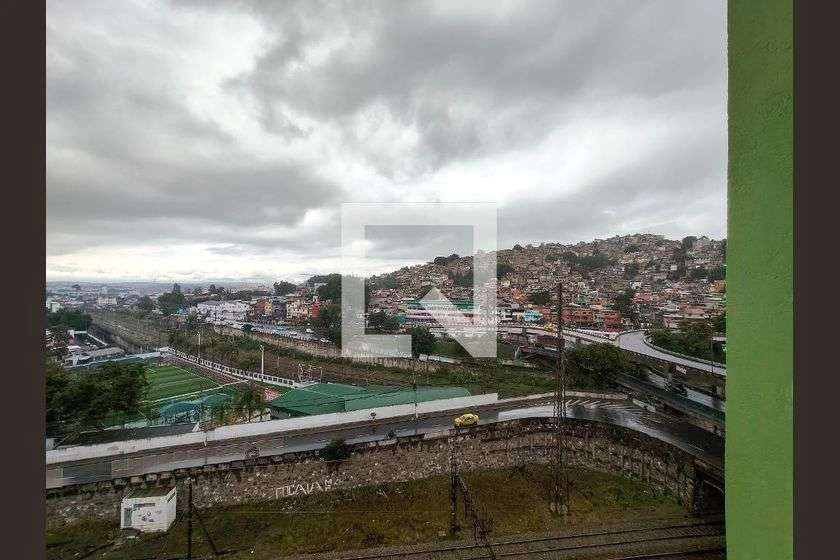 Apartamento de 2 quartos com box de vidro e ducha elétrica — photo 22