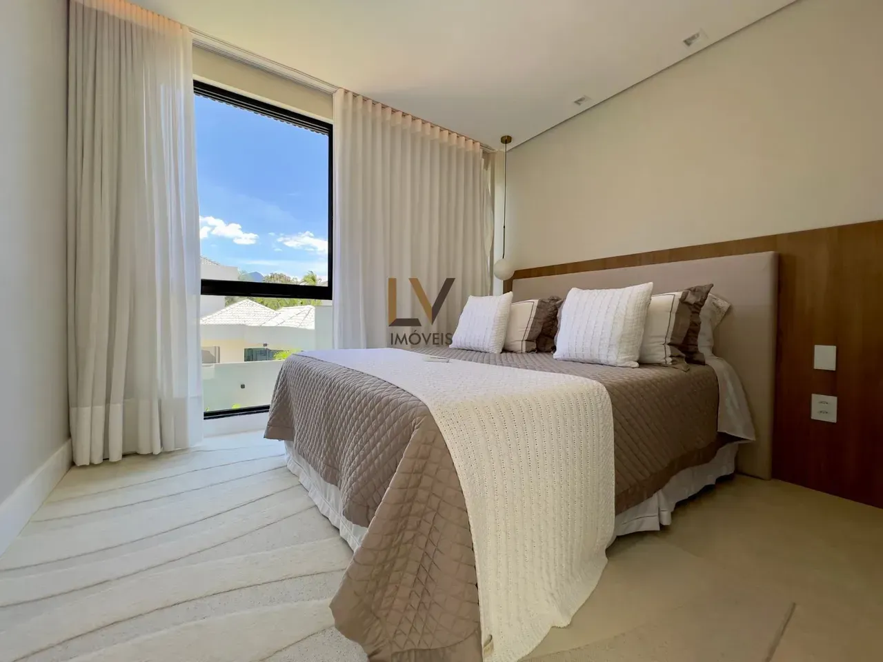 Furnished house with 800 m², 5 bedrooms and open-plan kitchen — photo 47