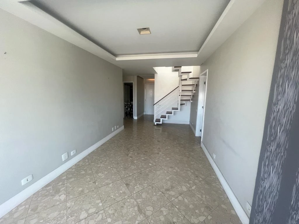 200 m² duplex apartment with 3 bedrooms and 6 bathrooms — photo 9