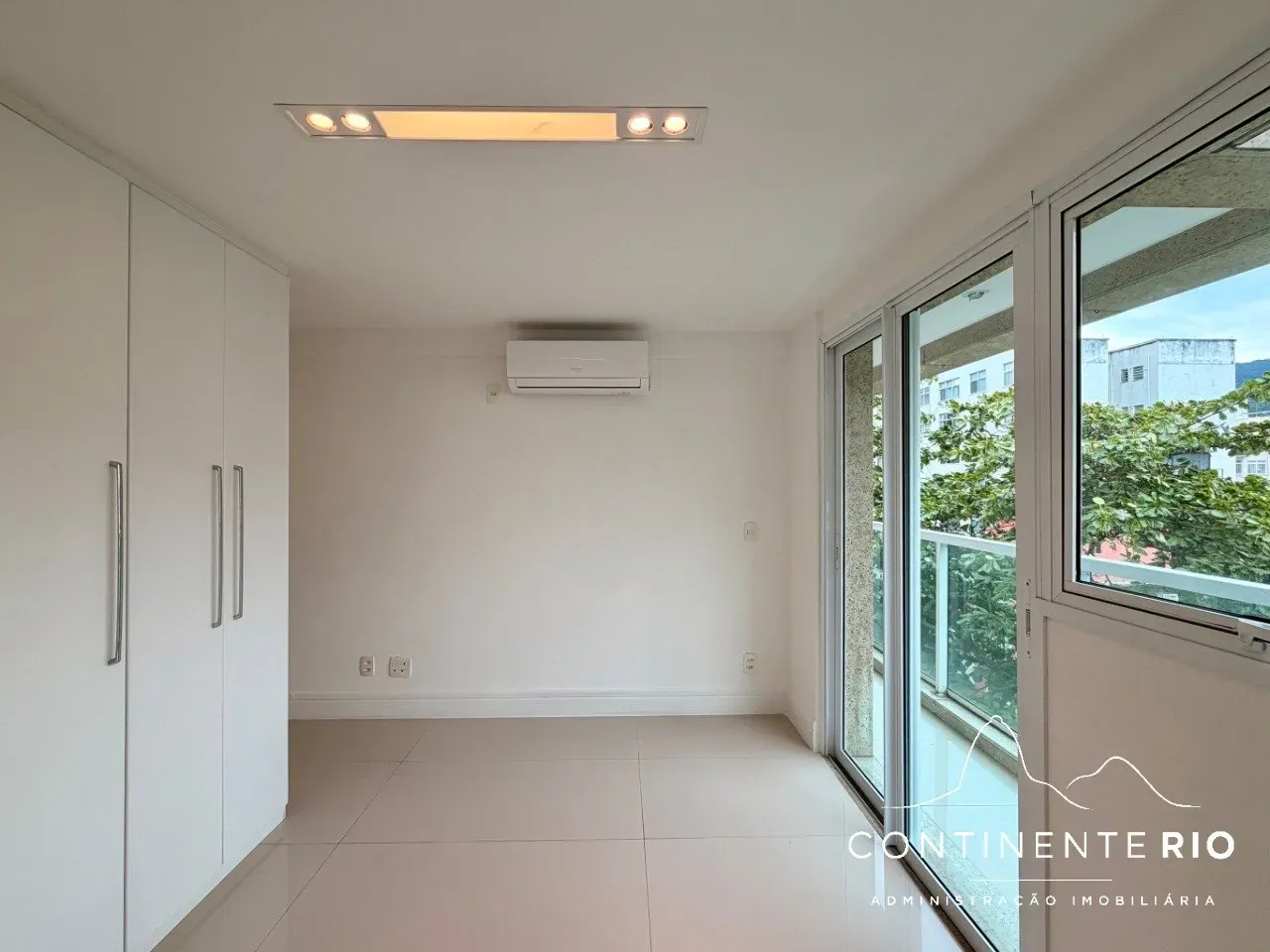 Apartamento de 4 quartos com janelas do piso ao teto, Leblon — photo 11