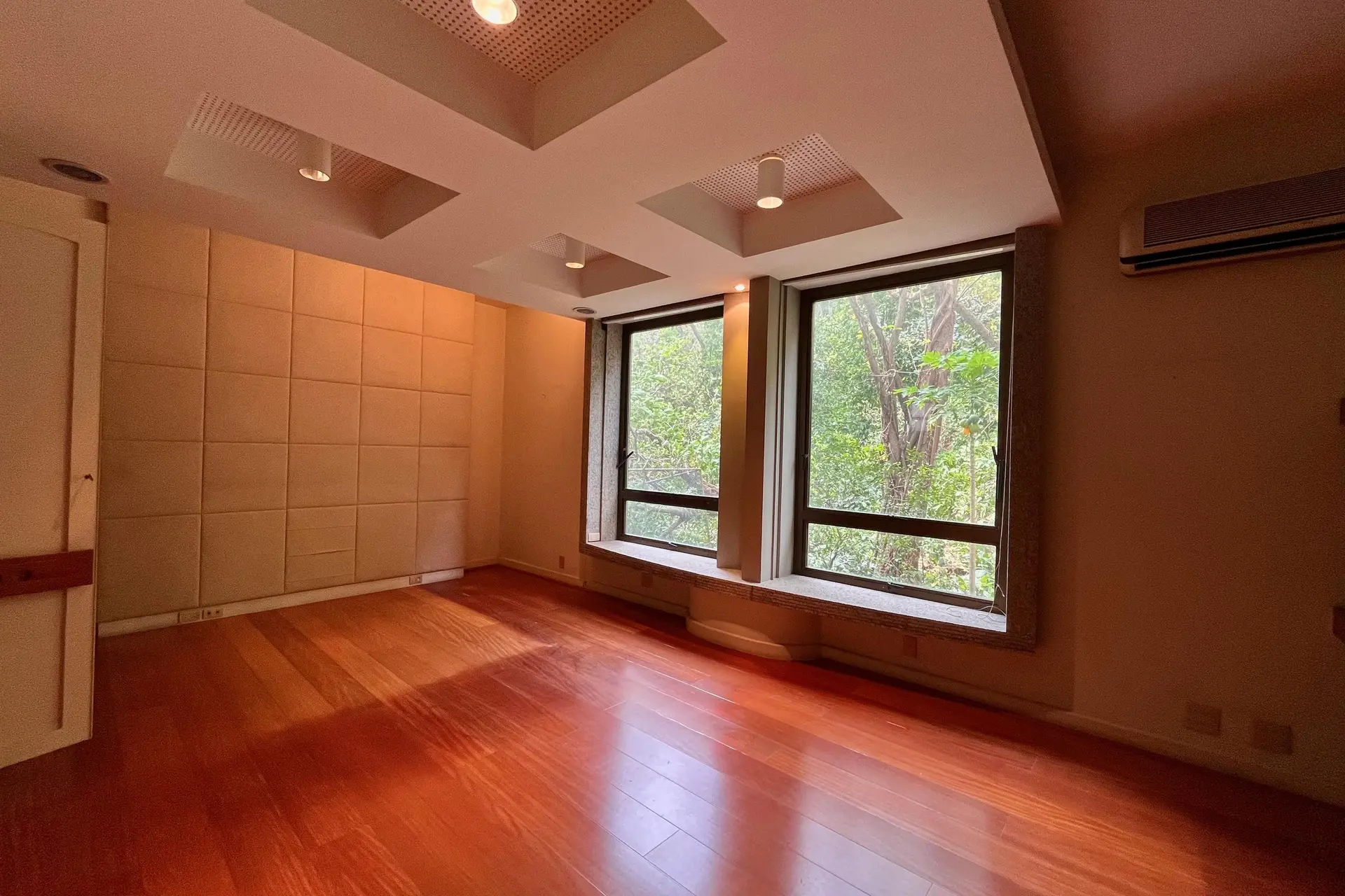 3-bedroom apartment with a water view — photo 25