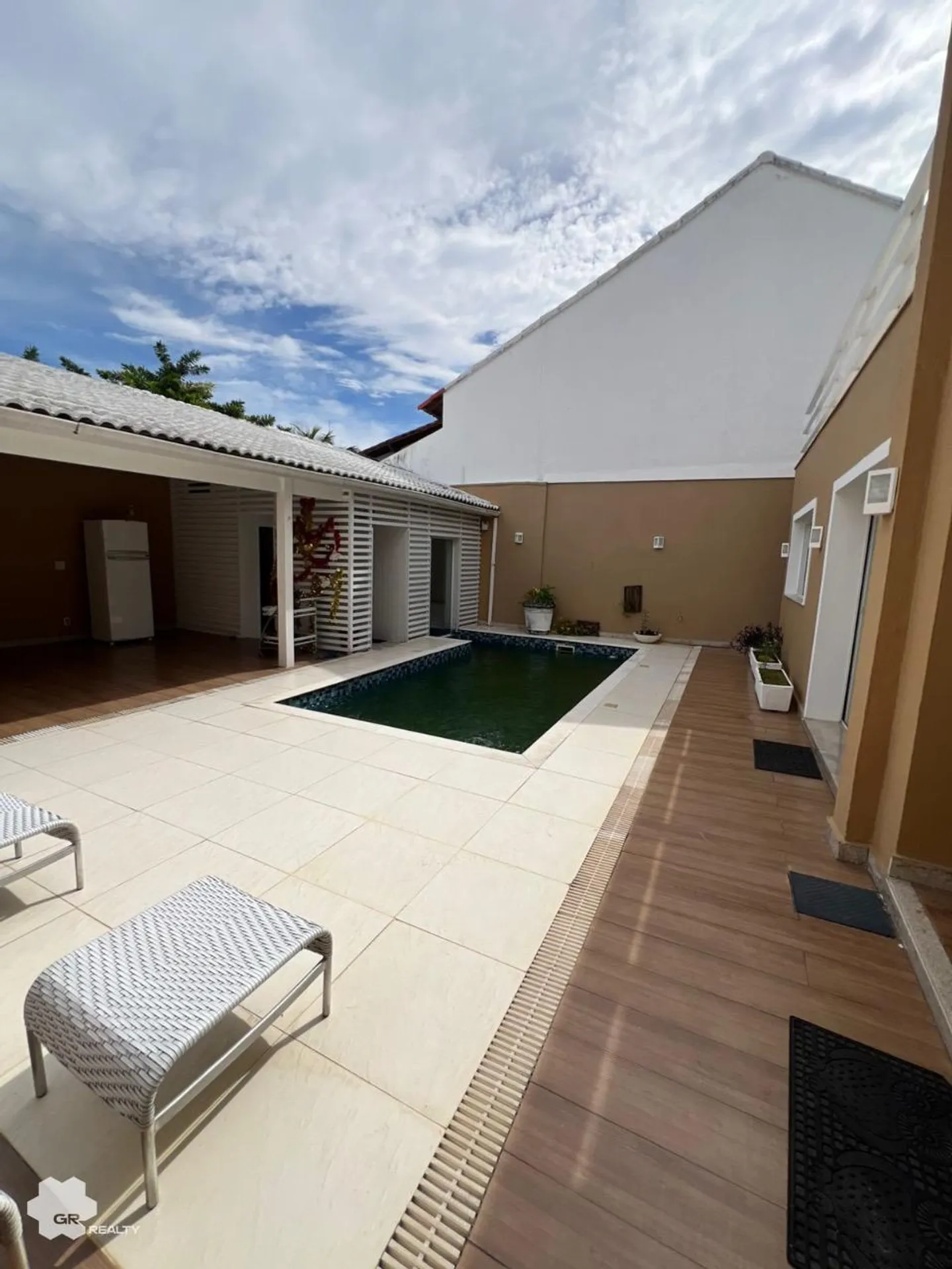 House with 6 en-suite bedrooms and 468 m² of space — photo 65