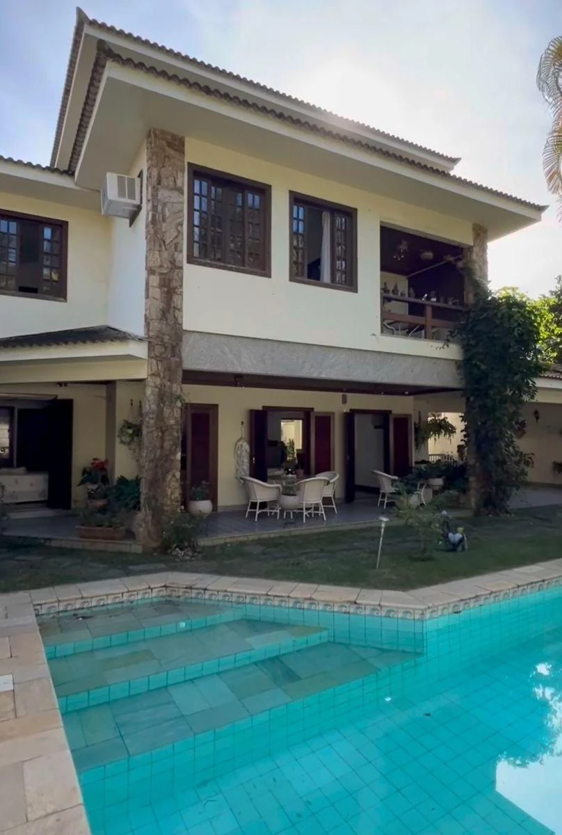 600 m² house with 5 en-suite bedrooms and balcony grill — photo 8