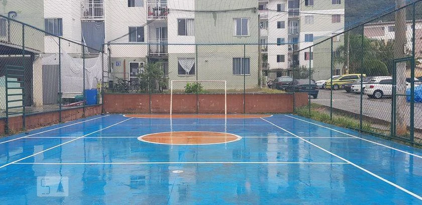 Квартира з 2 спальнями, у будинку є басейн
