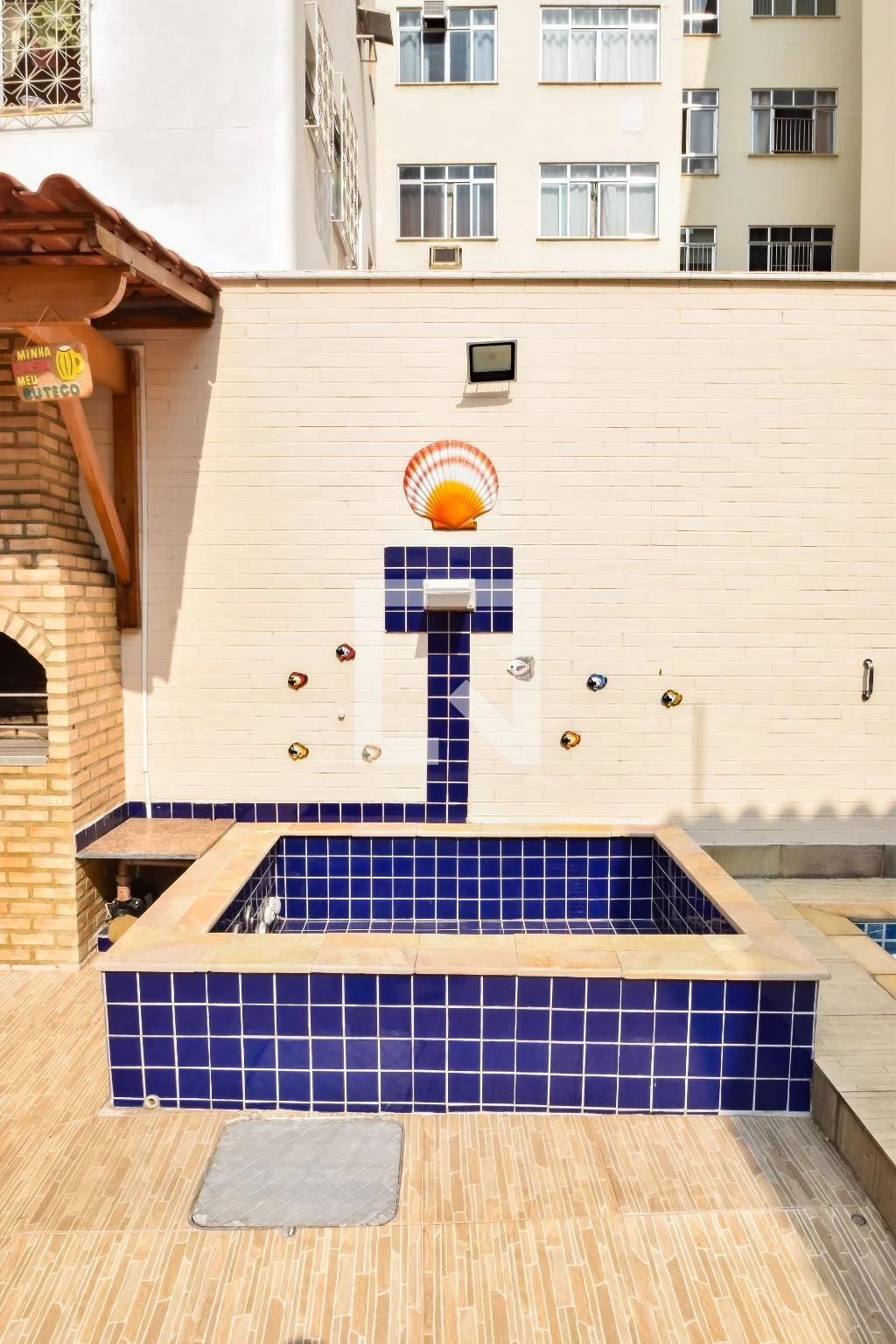 Casa mobiliada com 6 quartos e 3 suítes com jardim e BBQ — photo 36