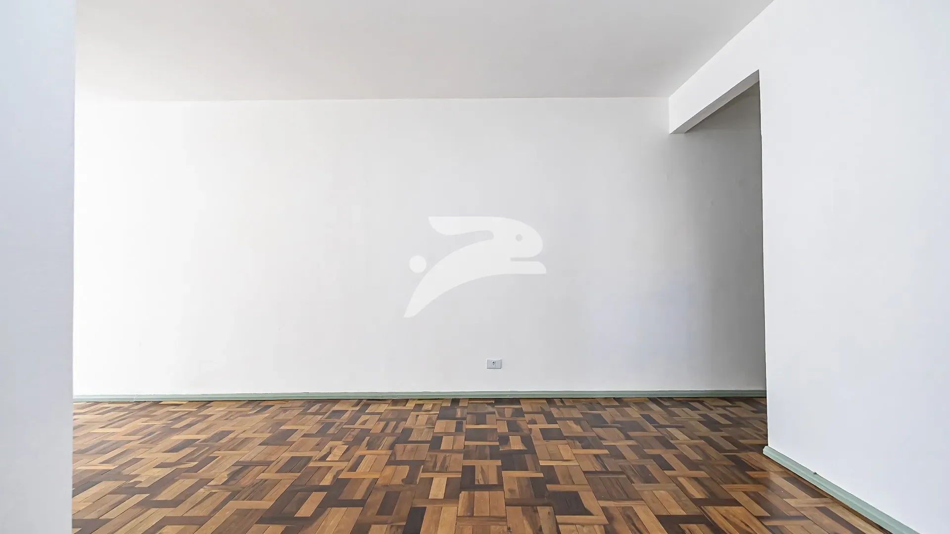 3-bedroom apartment with wood or laminate floors in Curitiba — photo 9