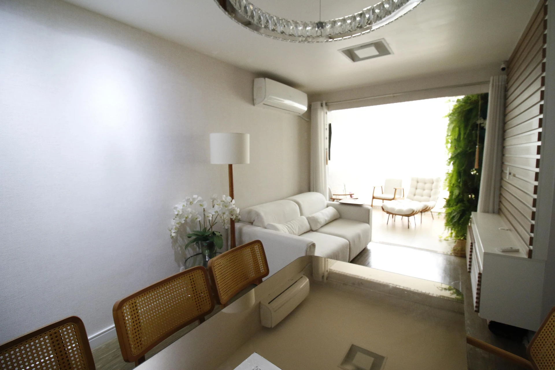 Walk-in closet in a 2-bedroom apartment, 90 m² — photo 13