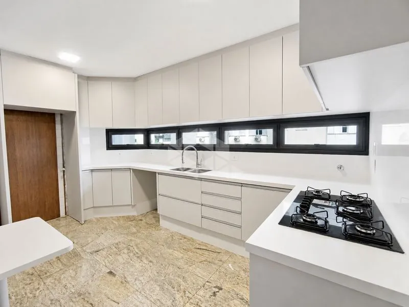 Departamento de 4 dormitorios con ventanales de piso a techo — photo 9
