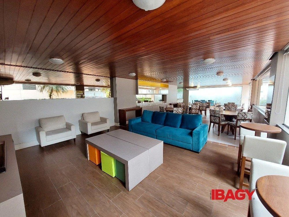3-bedroom apartment in a building with a gym — photo 32