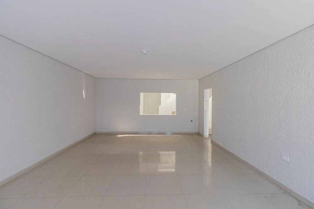 House with 4 bedrooms and 2 parking spots, pets ok