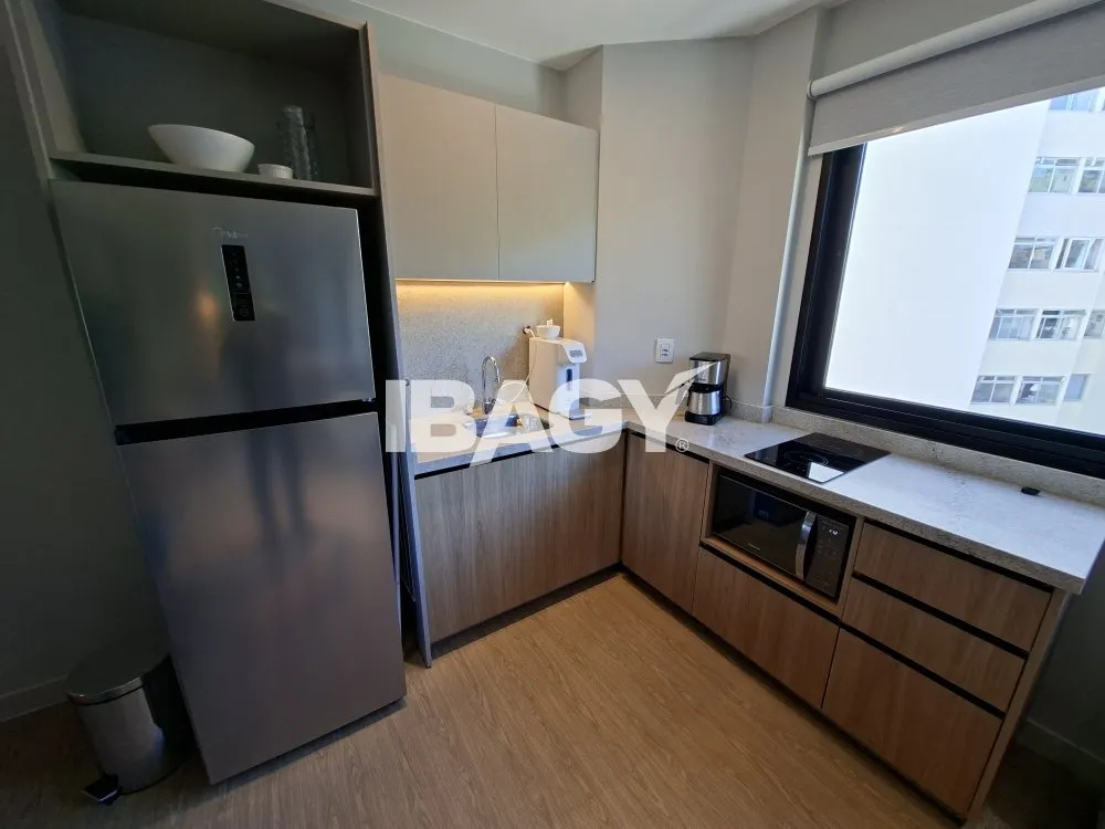 Studio with a glassed-in balcony and open-plan kitchen — photo 128