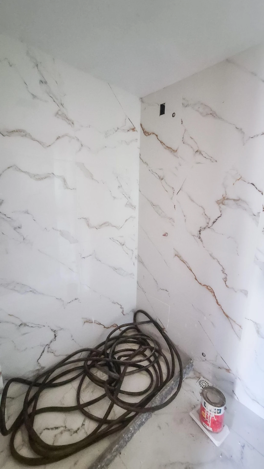 Apartamento com 2 quartos e box de vidro no banheiro — photo 14