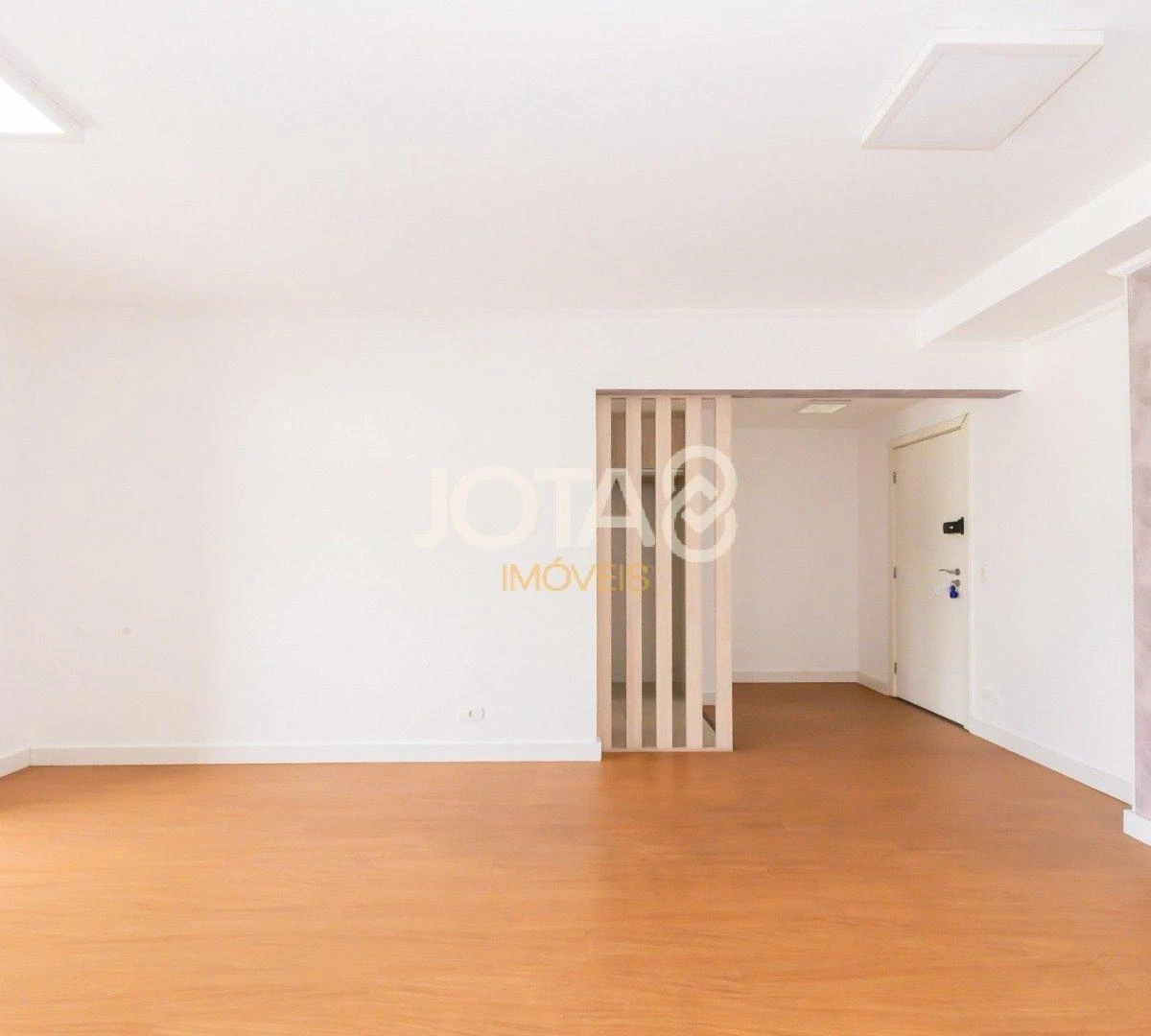 2-bedroom apartment in a building with a gym — photo 13