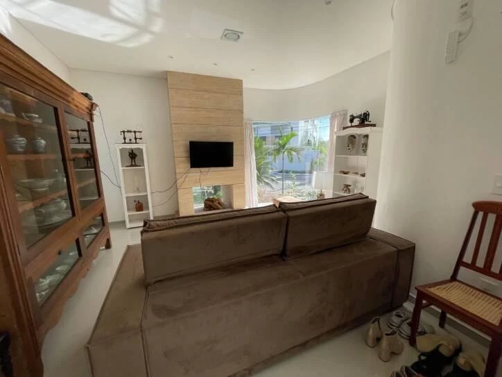 Ventanales de piso a techo y 4 dormitorios: casa de 400 m² — photo 9