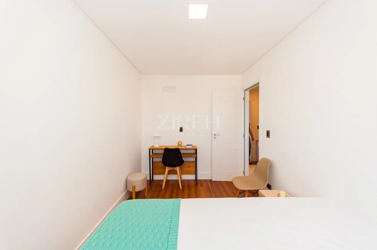3-bedroom apartment in a building with a gym — photo 20