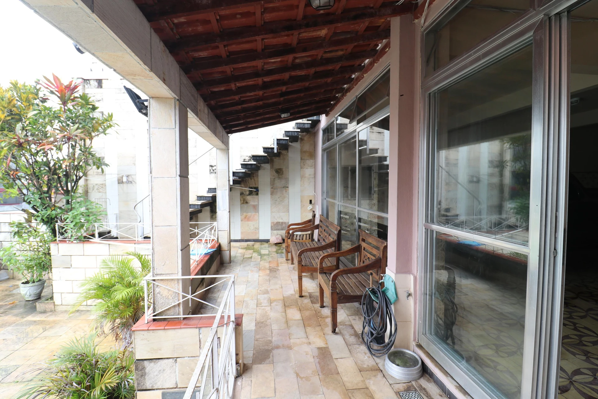 10-bedroom house with a bathtub in Rio de Janeiro — photo 38