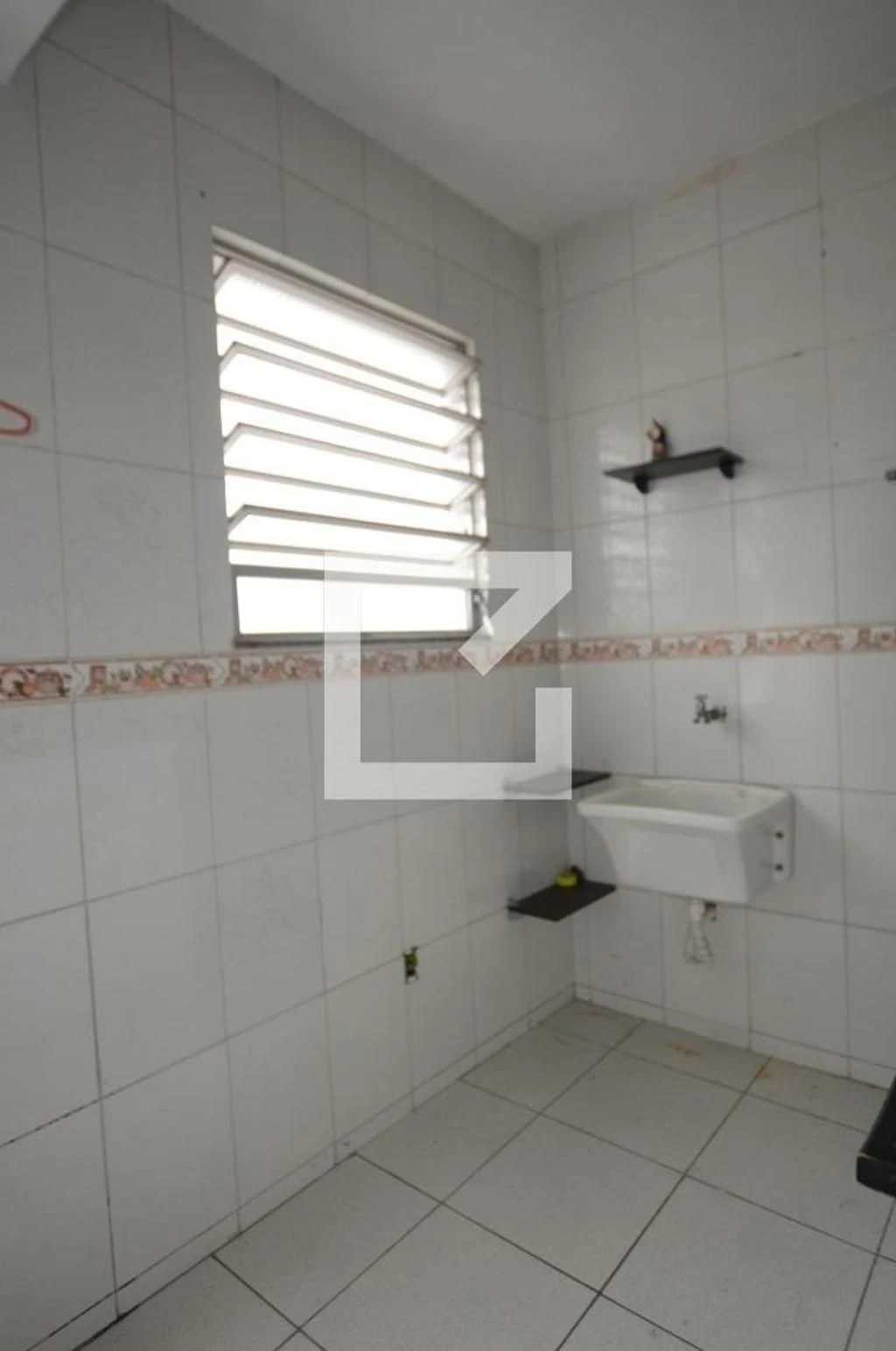 2-bedroom apartment with glass-enclosed shower — photo 13