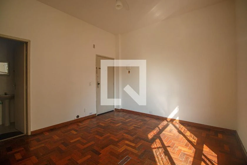 1 quarto e piso de madeira ou laminado: apartamento de 21 m² — photo 16