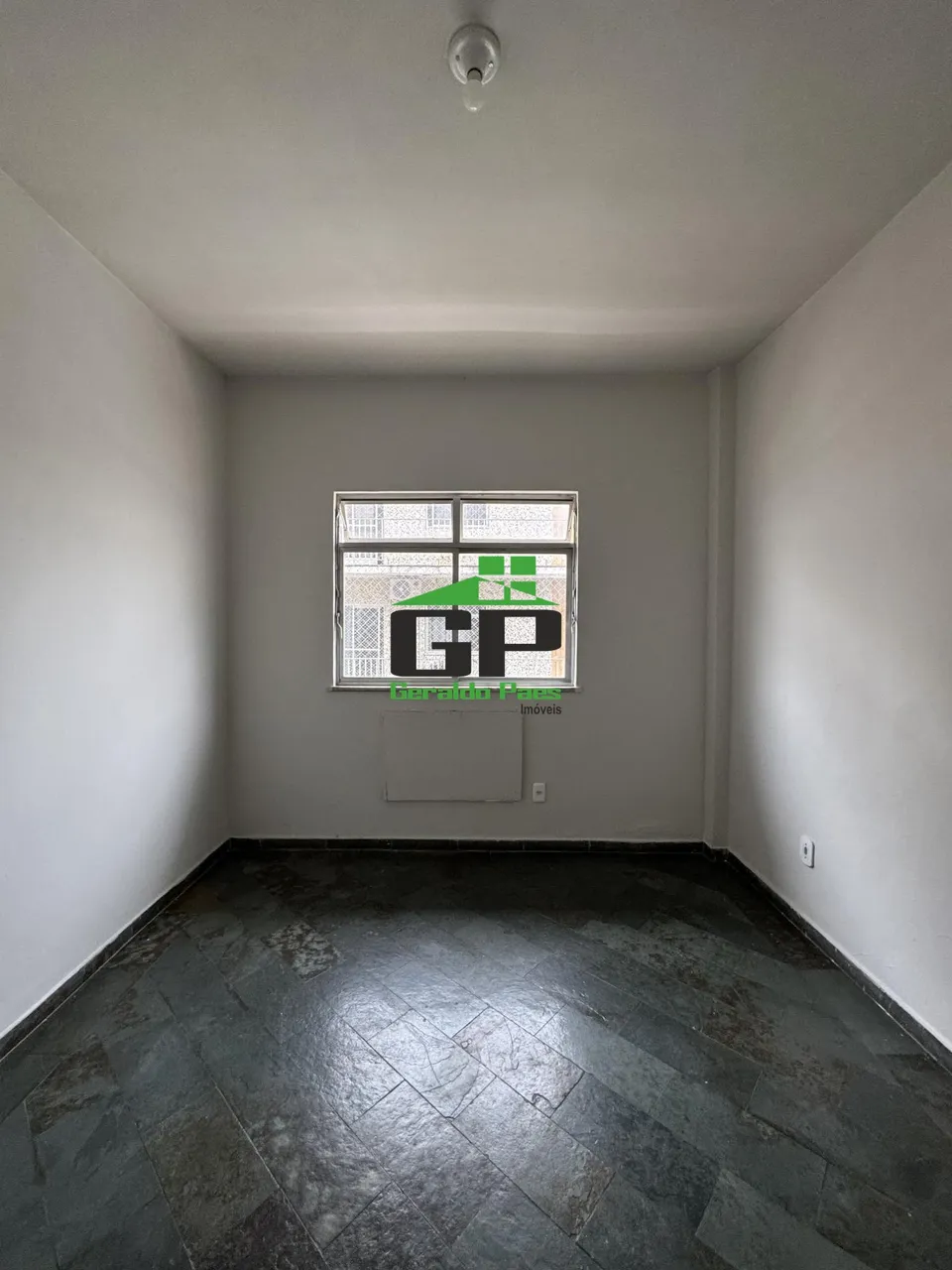 2-bedroom apartment with balcony and laundry area — photo 9
