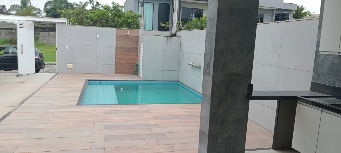 4 quartos e janelas do piso ao teto: casa de 260 m² — photo 24