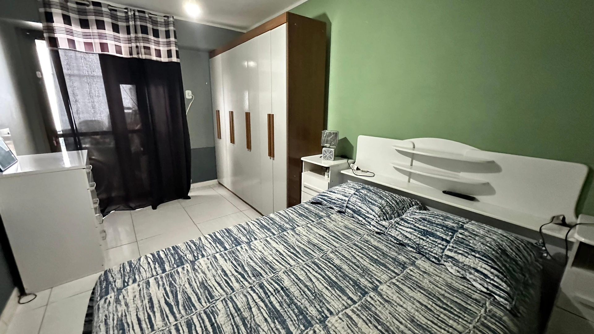 Furnished 2-bedroom apartment with open-plan kitchen — photo 6
