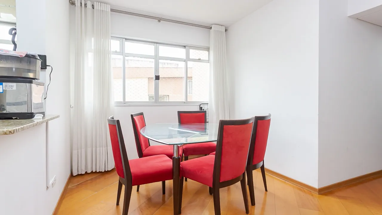 3-bedroom apartment in a building with a gym — photo 5