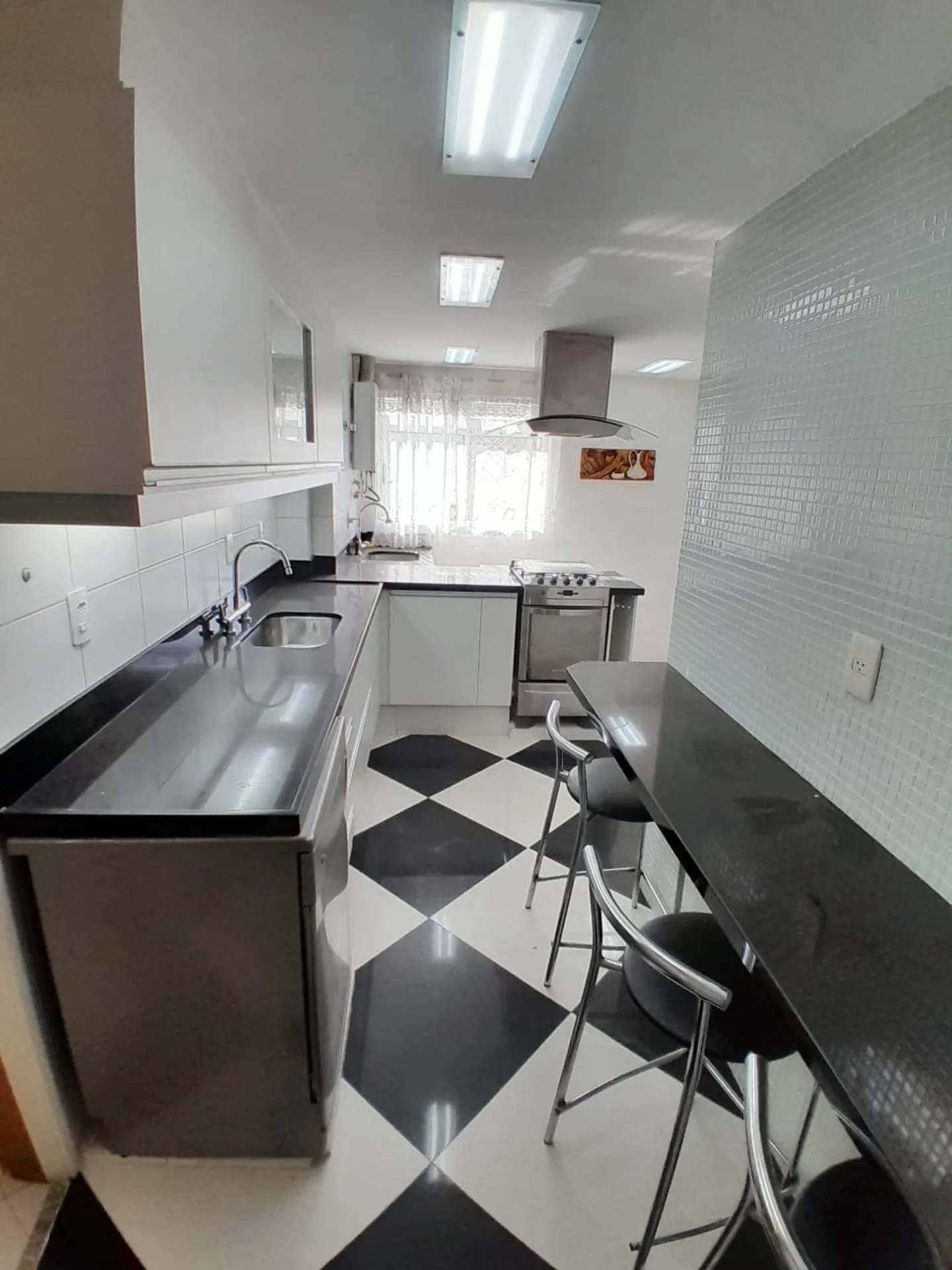 Apartment with 4 bedrooms, 3 bathrooms and built-in storage — photo 31