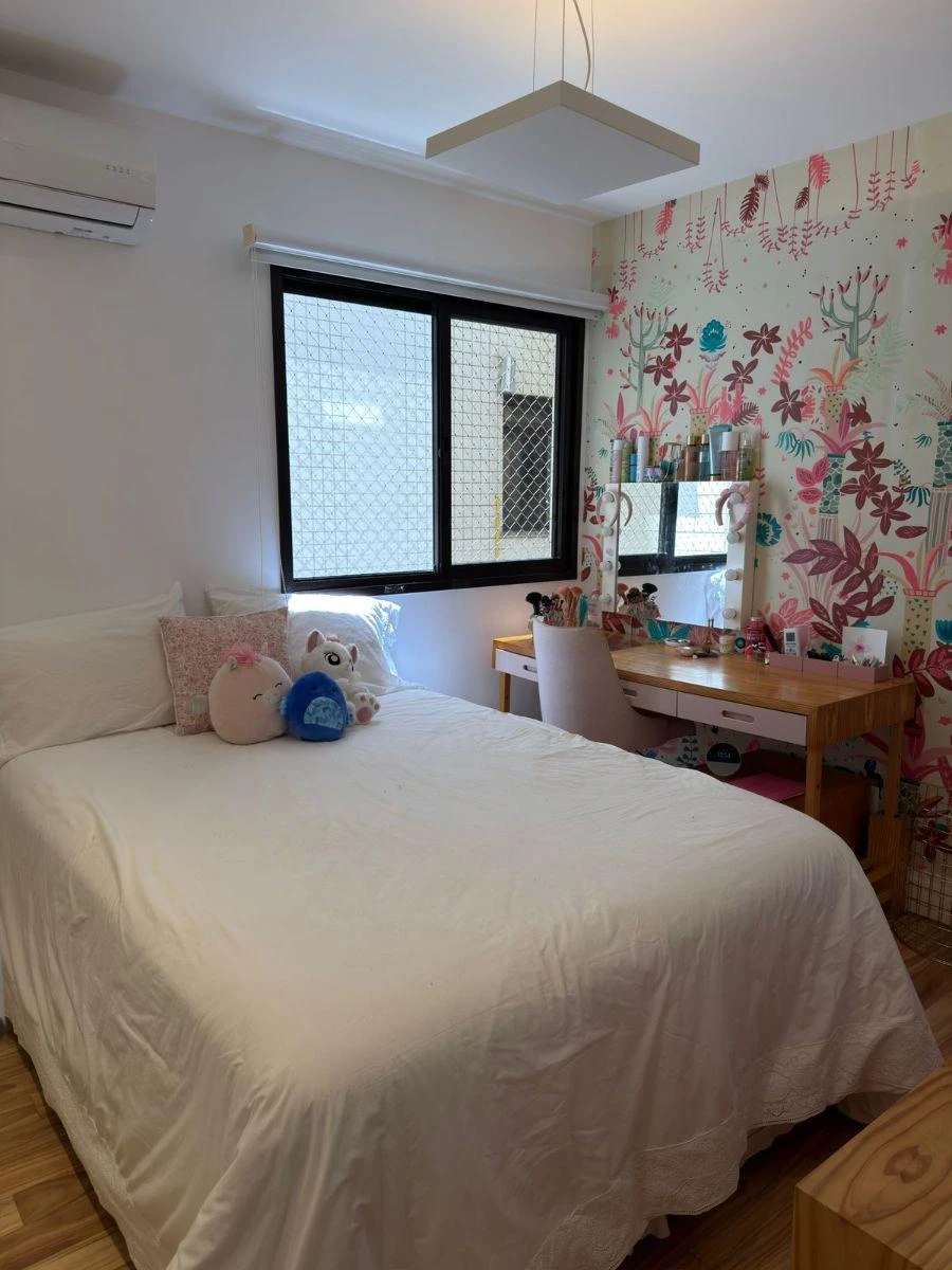Furnished 160 m² apartment with 3 bedrooms and a glass balcony — photo 12