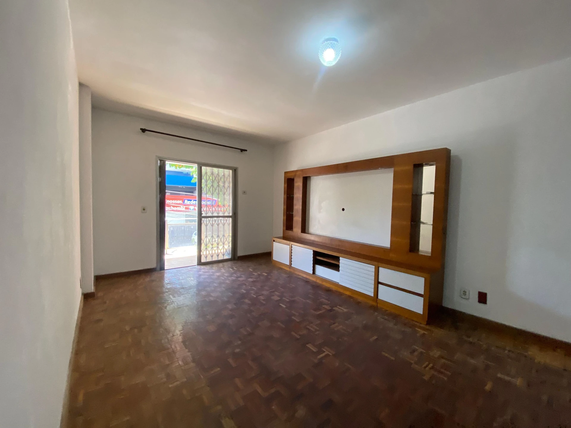 Apartment, 92 m², with wood or laminate floors — photo 12