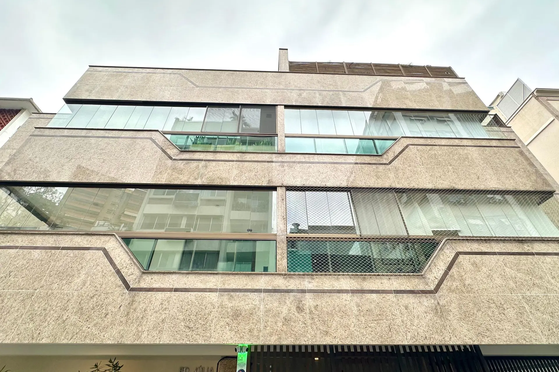 Unfurnished apartment with 2 suites and a balcony — photo 41